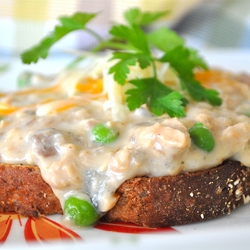 How to make creamed salmon and peas recipes - Salmon recipes